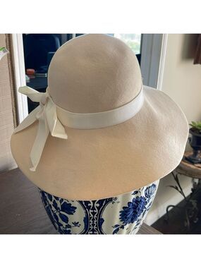 Vintage Leslie James California Wool Felt Cream Hat